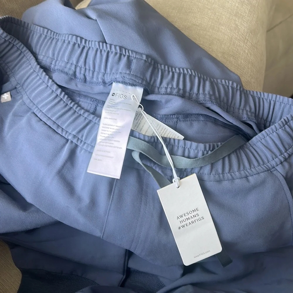 Technical Collection Mens scrub top double chest pocket and slim jogger pant. - Picture 4 of 5